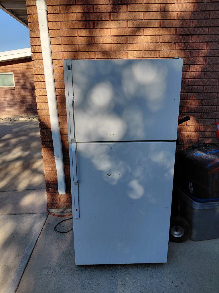 White Top-Freezer Refrigerator
