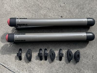 Yakima Fat Cat 6 Ski and Snowboard Roof Rack Carriers with Mounting Hardware
