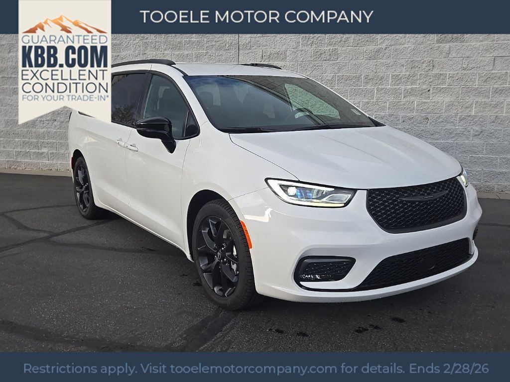 2026 Chrysler Pacifica Select