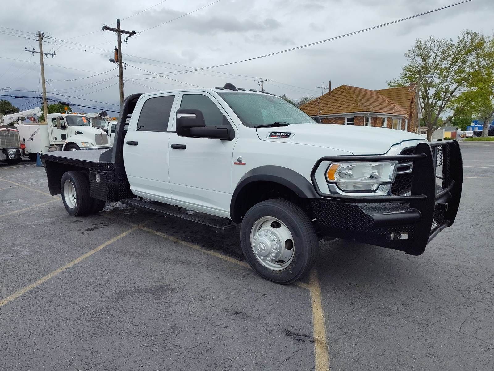 2024 RAM 5500 4X4, Crew Cab Flatbed, LOW MILES 90k, Cummins 6.7 L, Turbo,  Automatic, 350 H.P. -