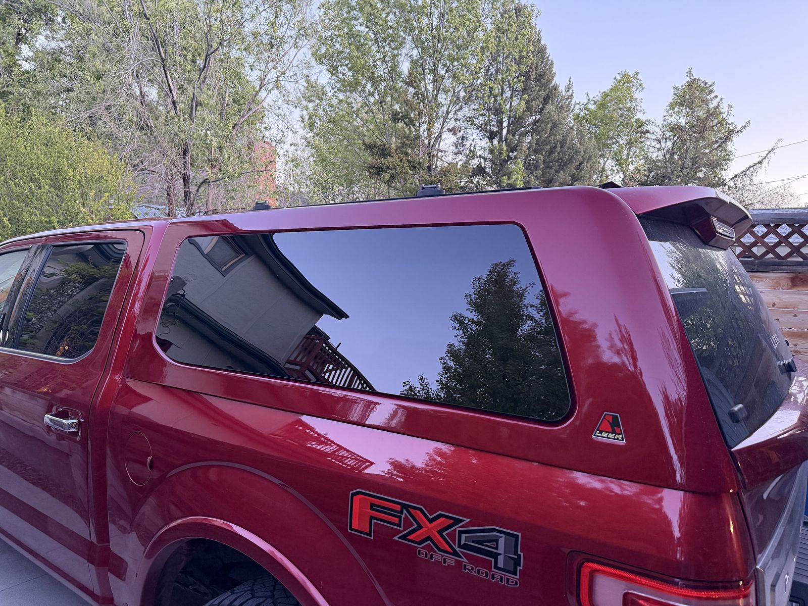 Leer 100XQ Sport Fiberglass Truck Cap (Ruby Red)