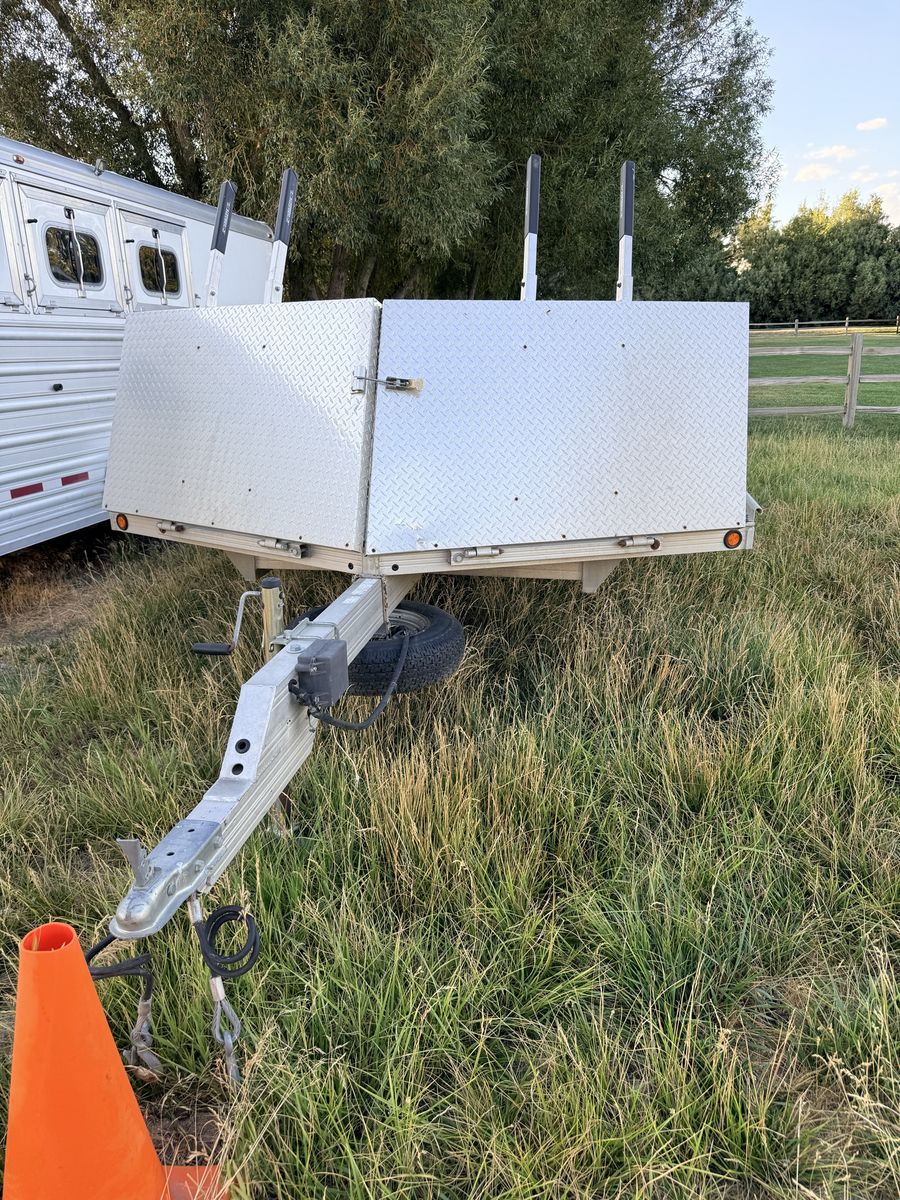 2008 Newmans 4-place aluminum snowmobile trailer