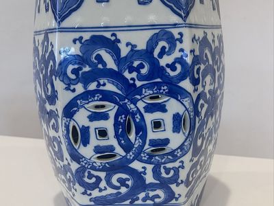 antique Chinese blue and white porcelain Seat
