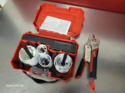 Milwaukee Hole Saw and Grip