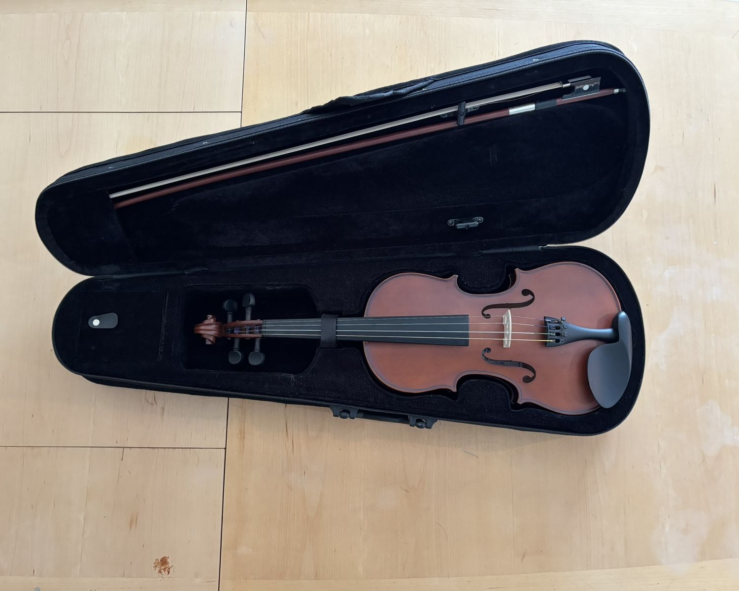 Full sized violin and bow