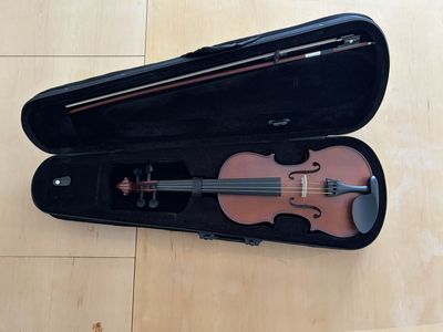 Full sized violin and bow