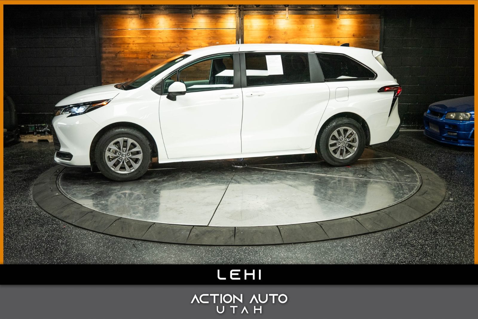 2025 Toyota Sienna LE 8-Passenger