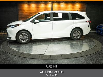 2025 Toyota Sienna LE 8-Passenger