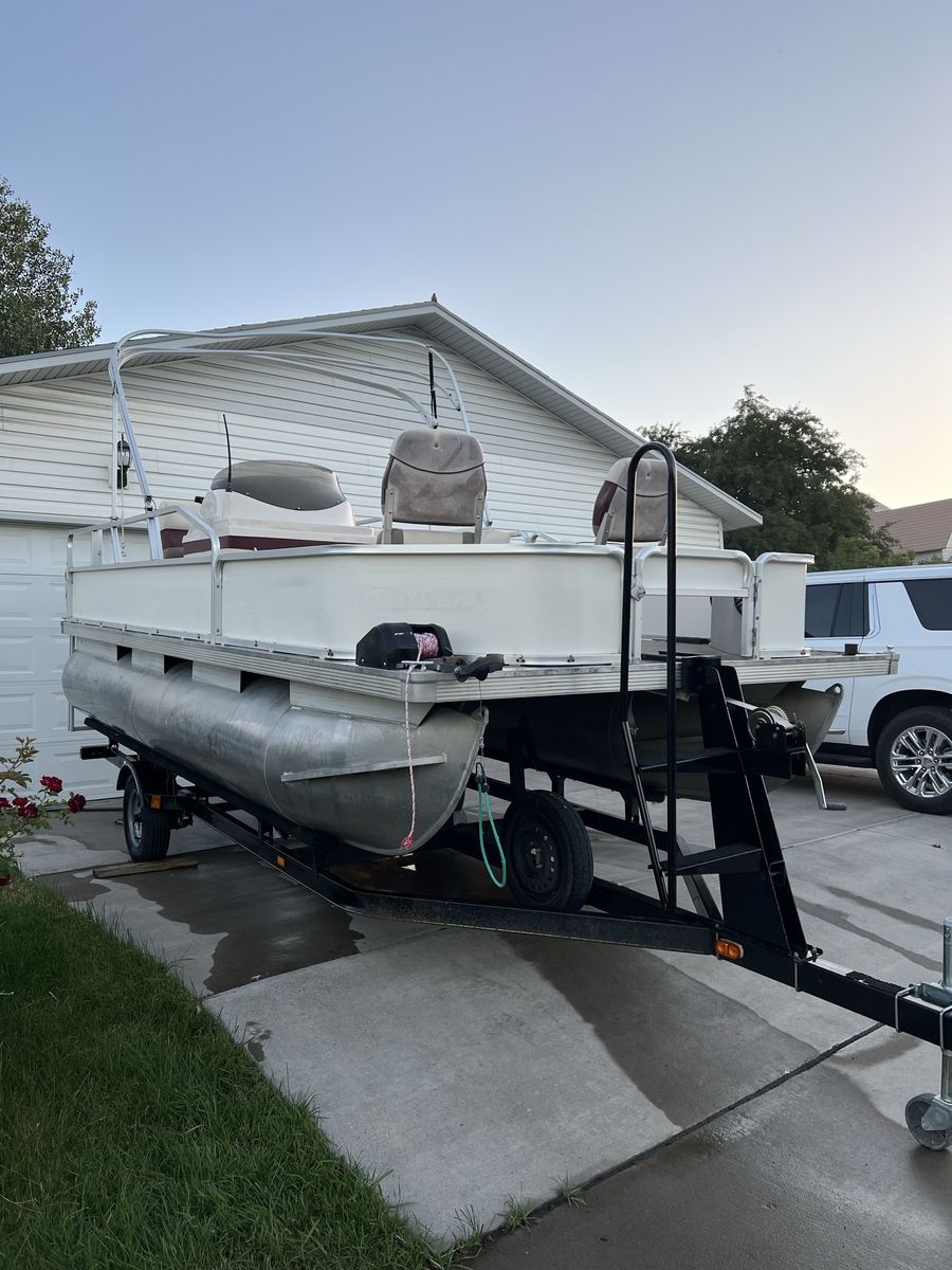 2004 Fisher 18’ pontoon boat