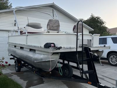 2004 Fisher 18’ pontoon boat