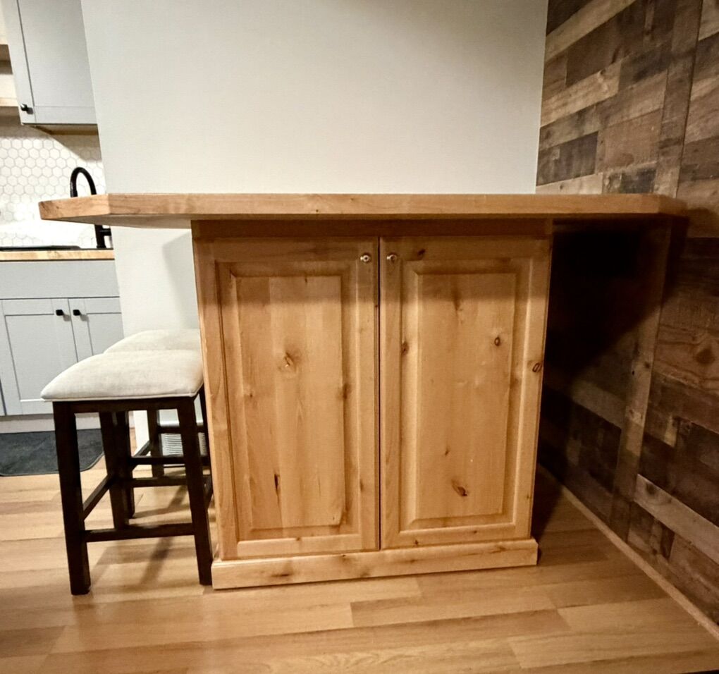 Table / Cabinet / Bar / Island