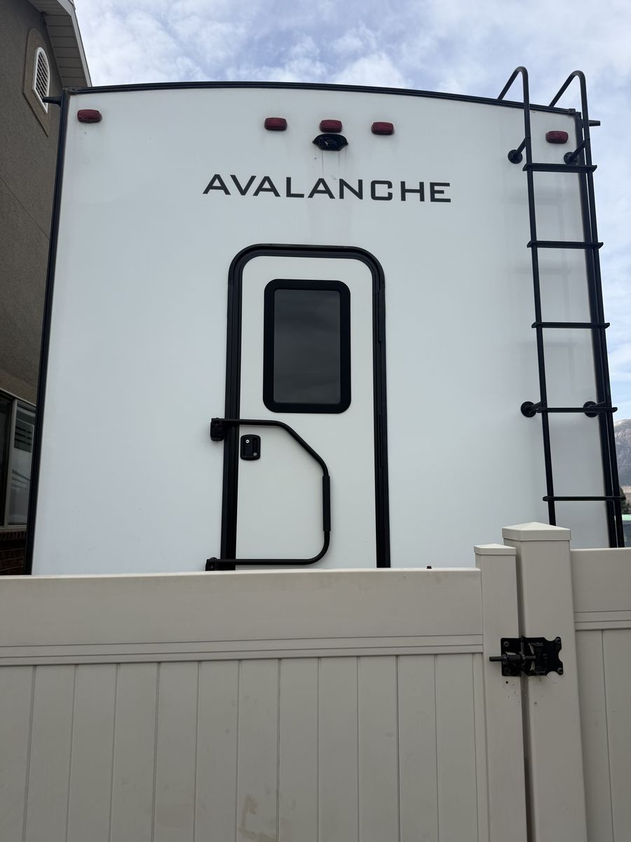 Main image 4