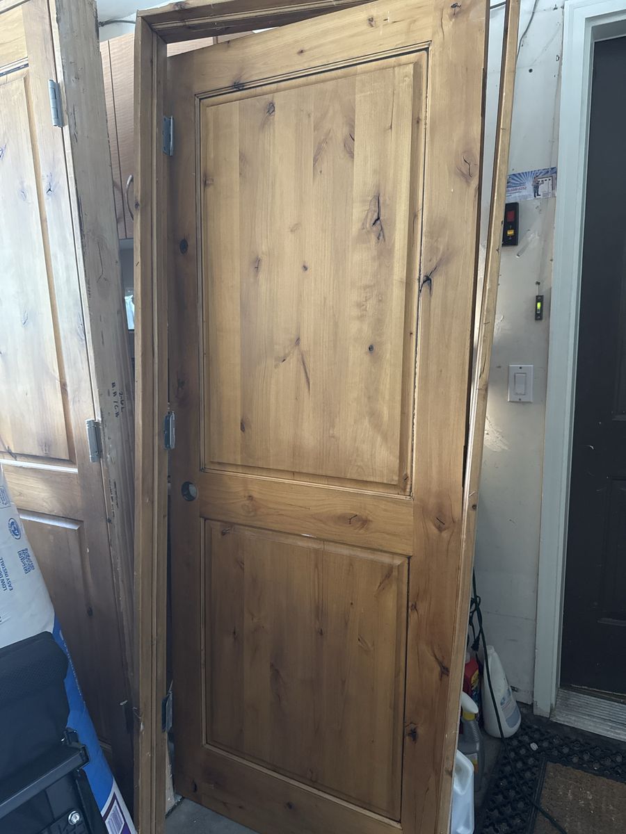 Solid Knotty Alder Wood Interior Door with Frame