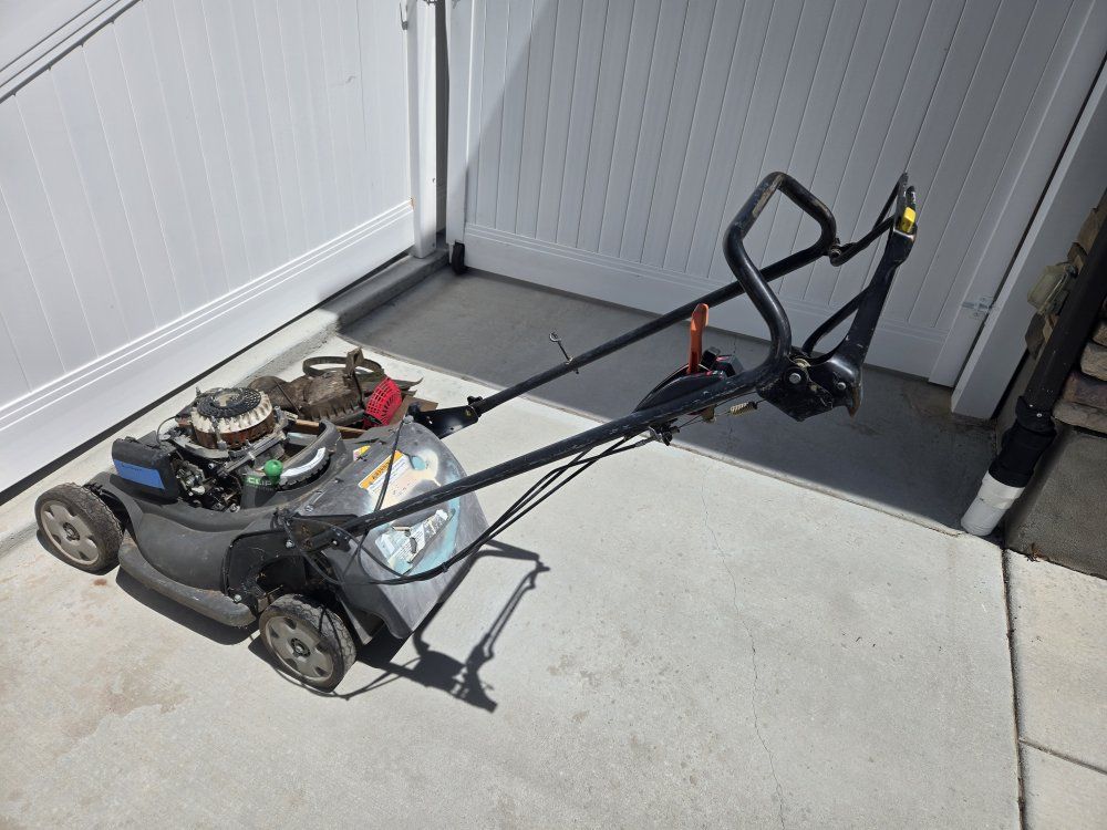 Honda HRX 217 in Pieces