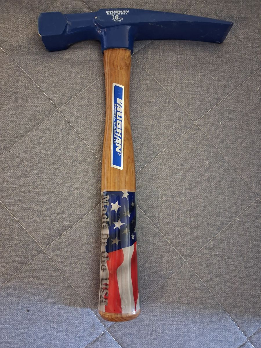 Brand new 18 Oz brick hammer
