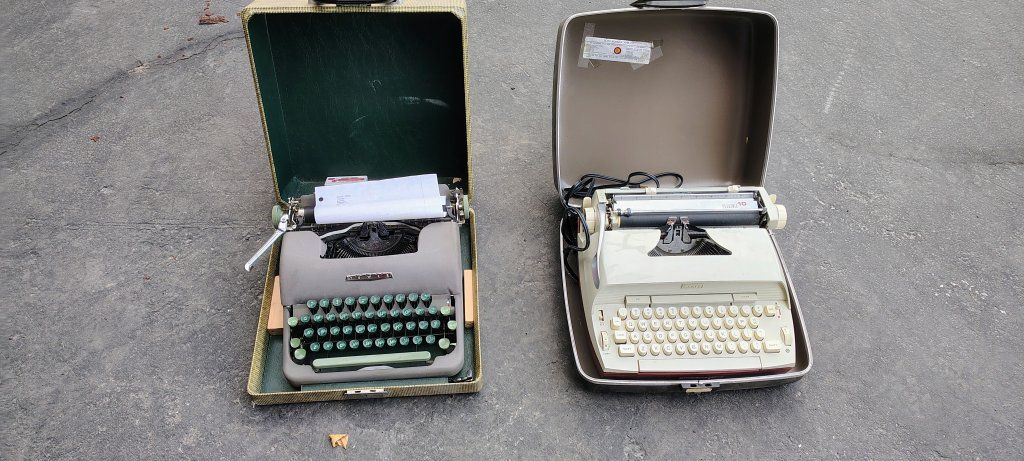 Vintage Sears Roebuck & Co. Tower Series-S6EX Pica Typewriter with Case - Model 871.8000
$50 each