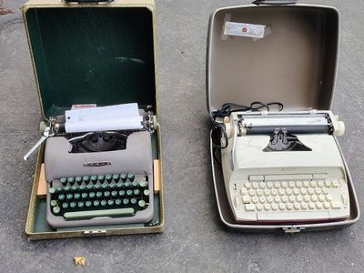 Vintage Sears Roebuck & Co. Tower Series-S6EX Pica Typewriter with Case - Model 871.8000
$50 each