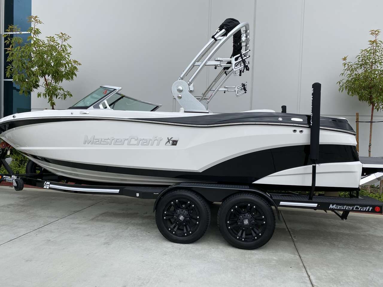 2019 MasterCraft XT21 Surf Boat — 346 Hours — $89,495