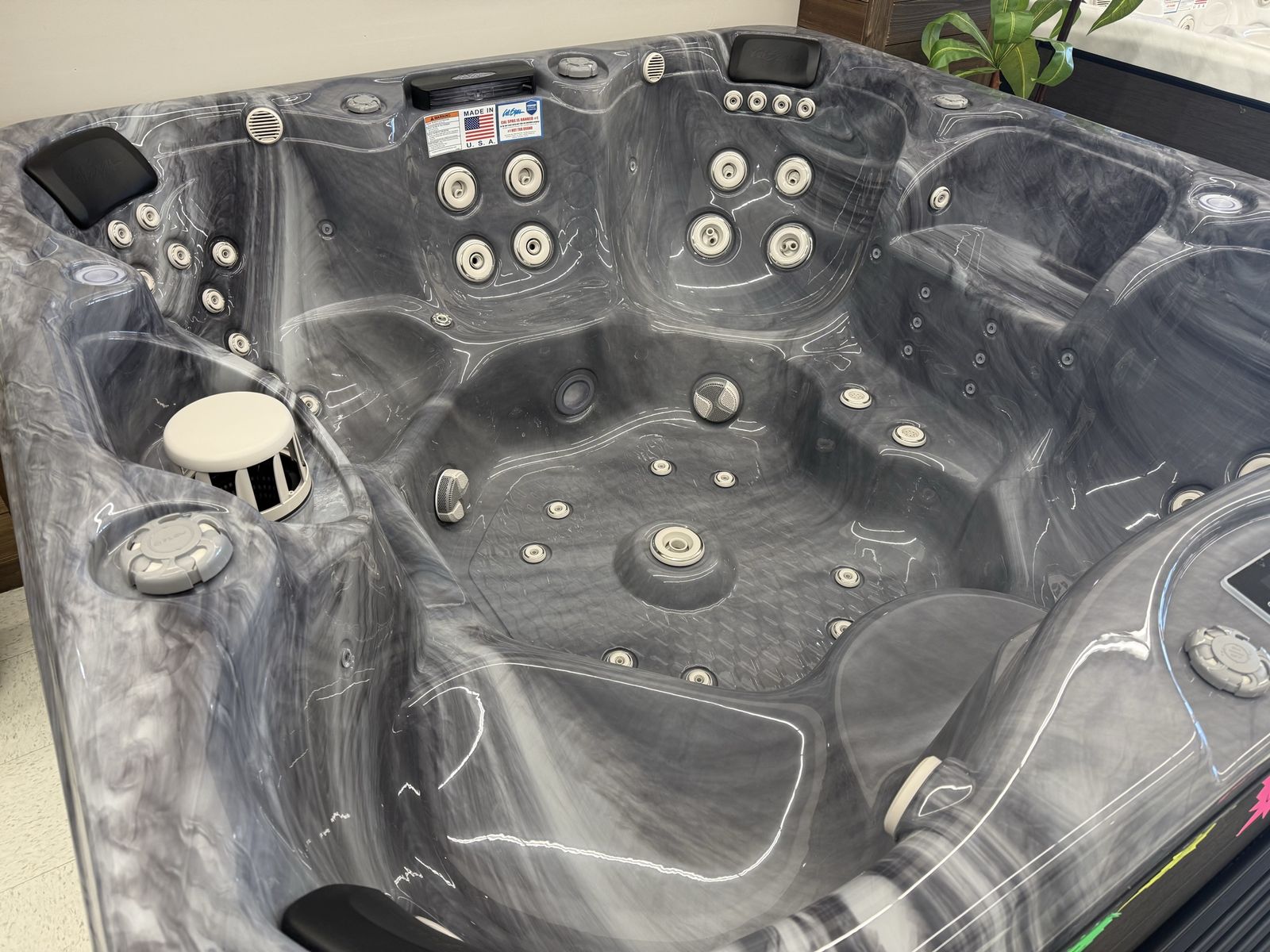 New fully loaded Hot Tub