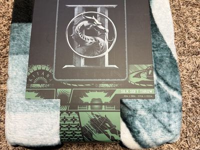 Mortal Kombat II Kitana Silk Soft Throw Blanket 46 in x 60 in New
