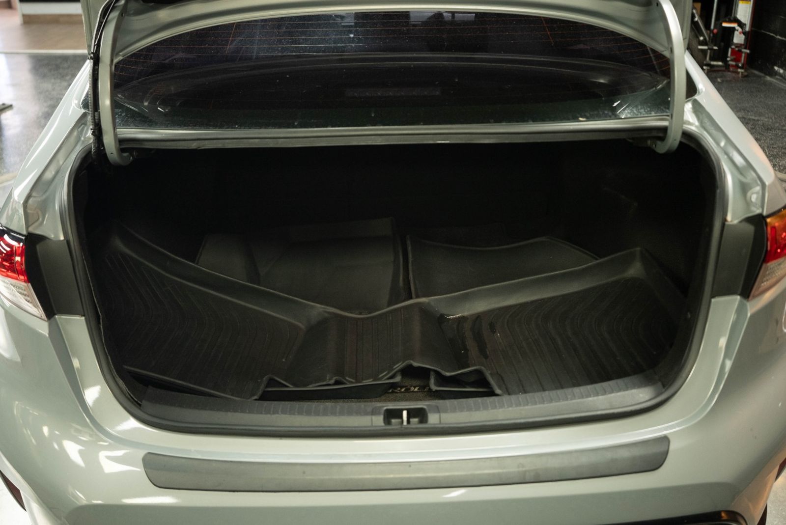 Main image 7