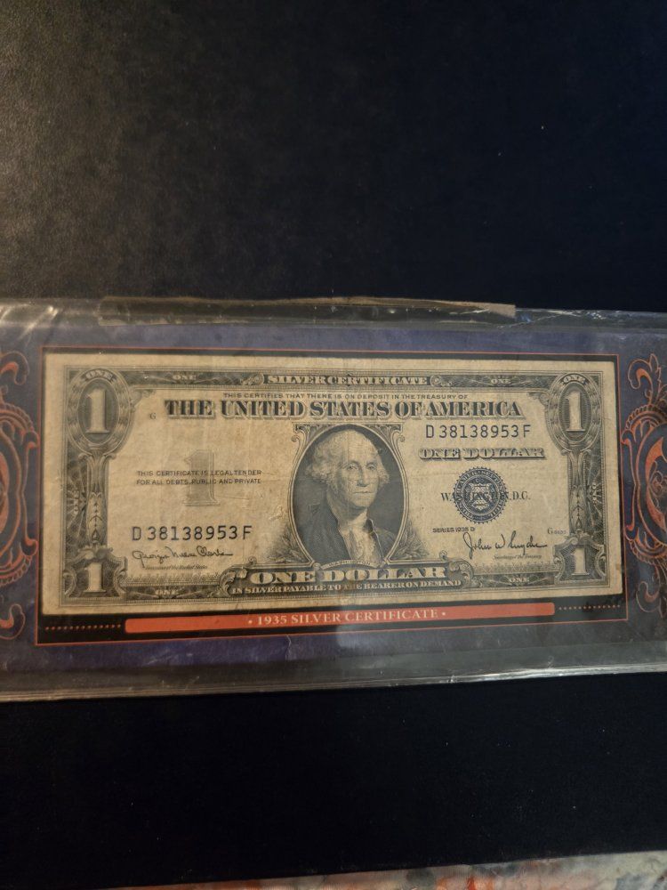 Vintage 1935 e and a 1935dSeries One Dollar Silver Certificate