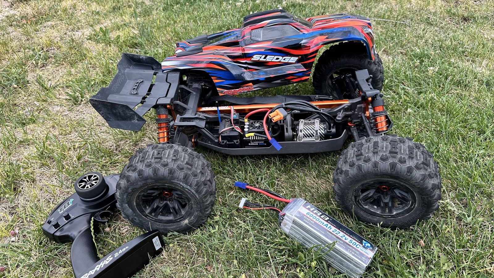 Traxxas Sledge 1/8 Scale Hobby-wing Upgraded Electronics Battery+Charger