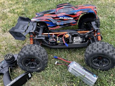 Traxxas Sledge 1/8 Scale Hobby-wing Upgraded Electronics Battery+Charger