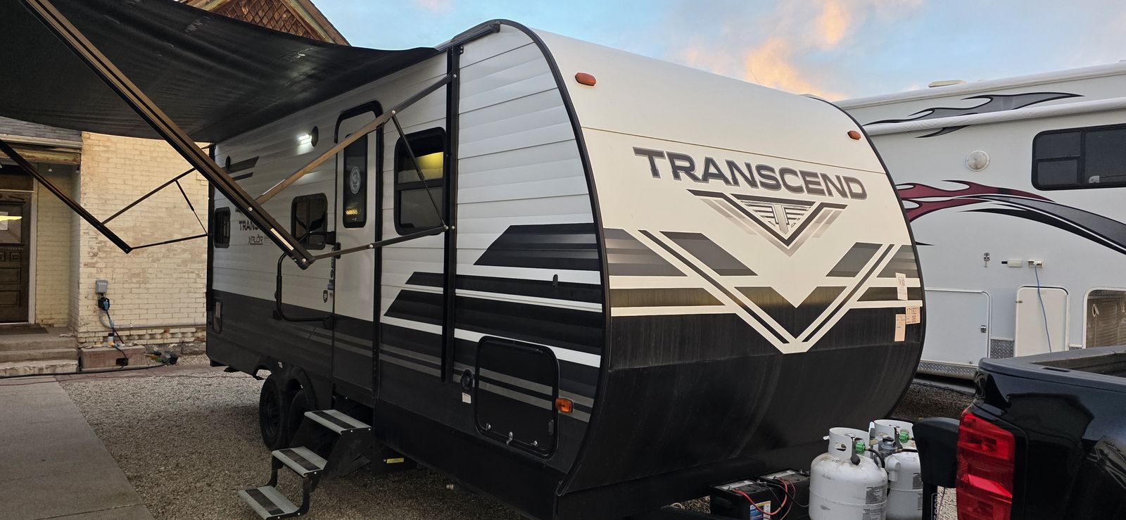 2021 Grand Design Transcend Xplor 26FT – 1 Slide, Solar, New Tires, One Owner, Like New