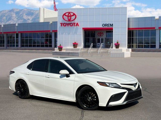 2022 Toyota Camry Hybrid XSE