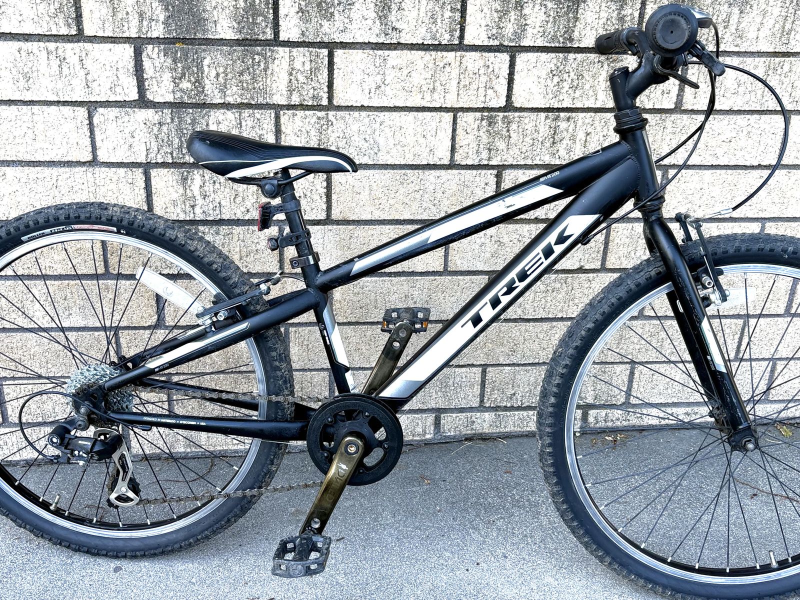 Awesome Trek 24” wheel kids Mtn bike. Tuned and ready to roll!!  Light and fast and built to last