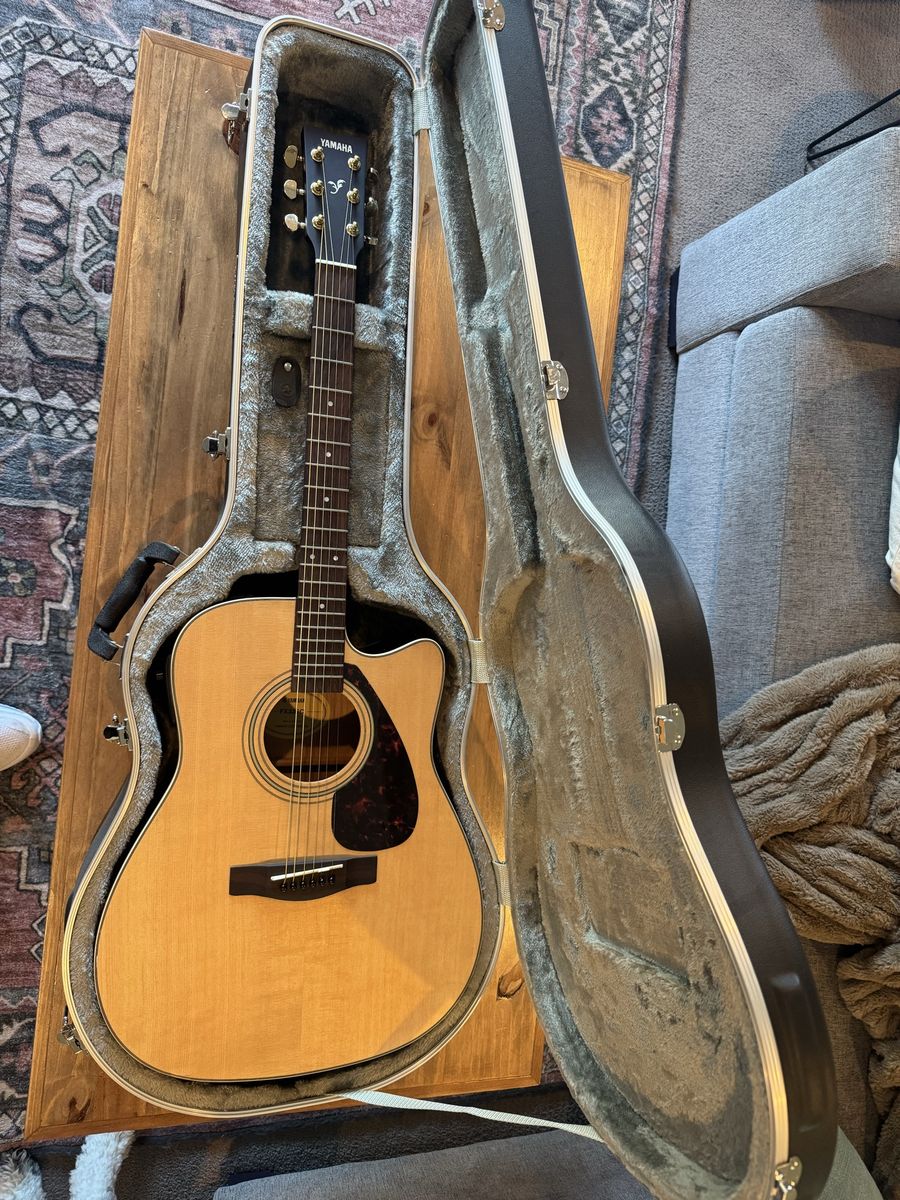 Yamaha FX335C Acoustic-Electric Guitar with Hardshell Case