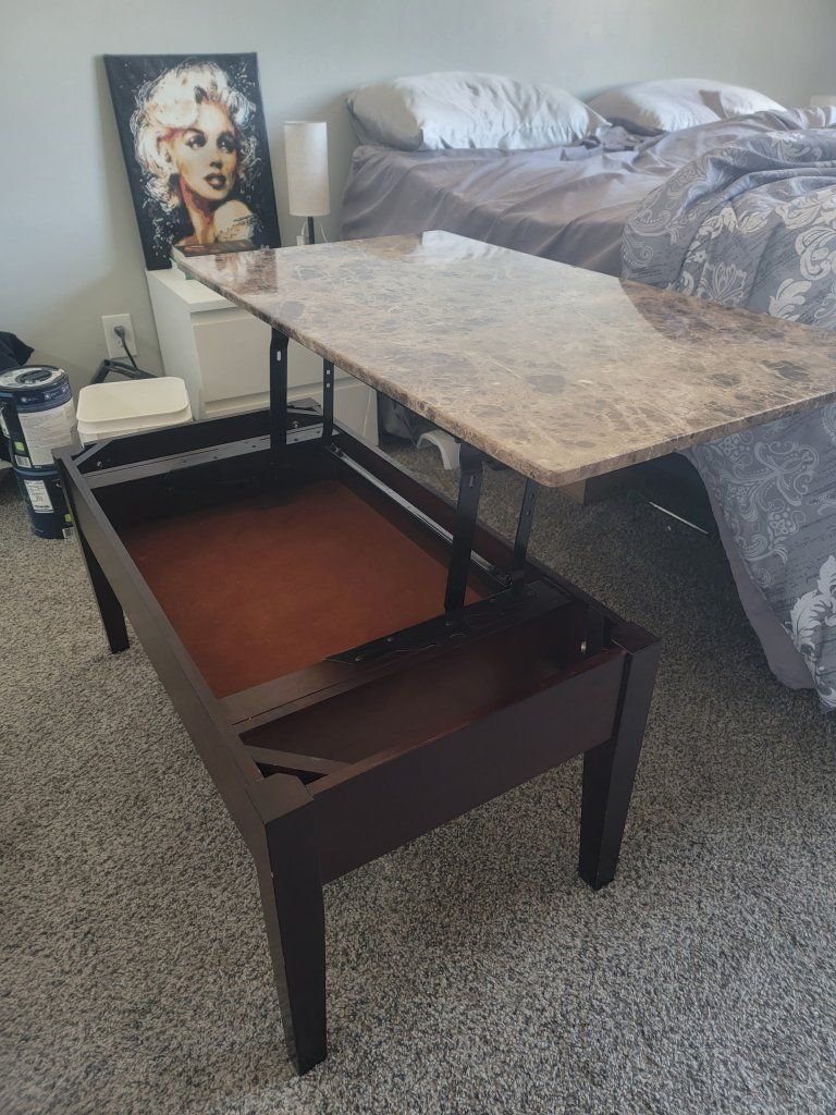 Lift top coffee table