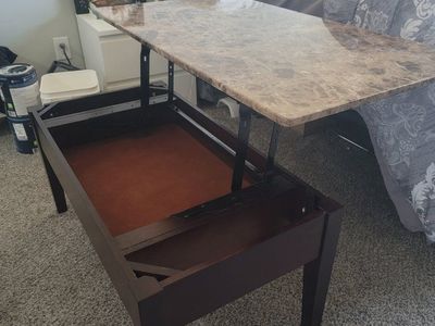 Lift top coffee table