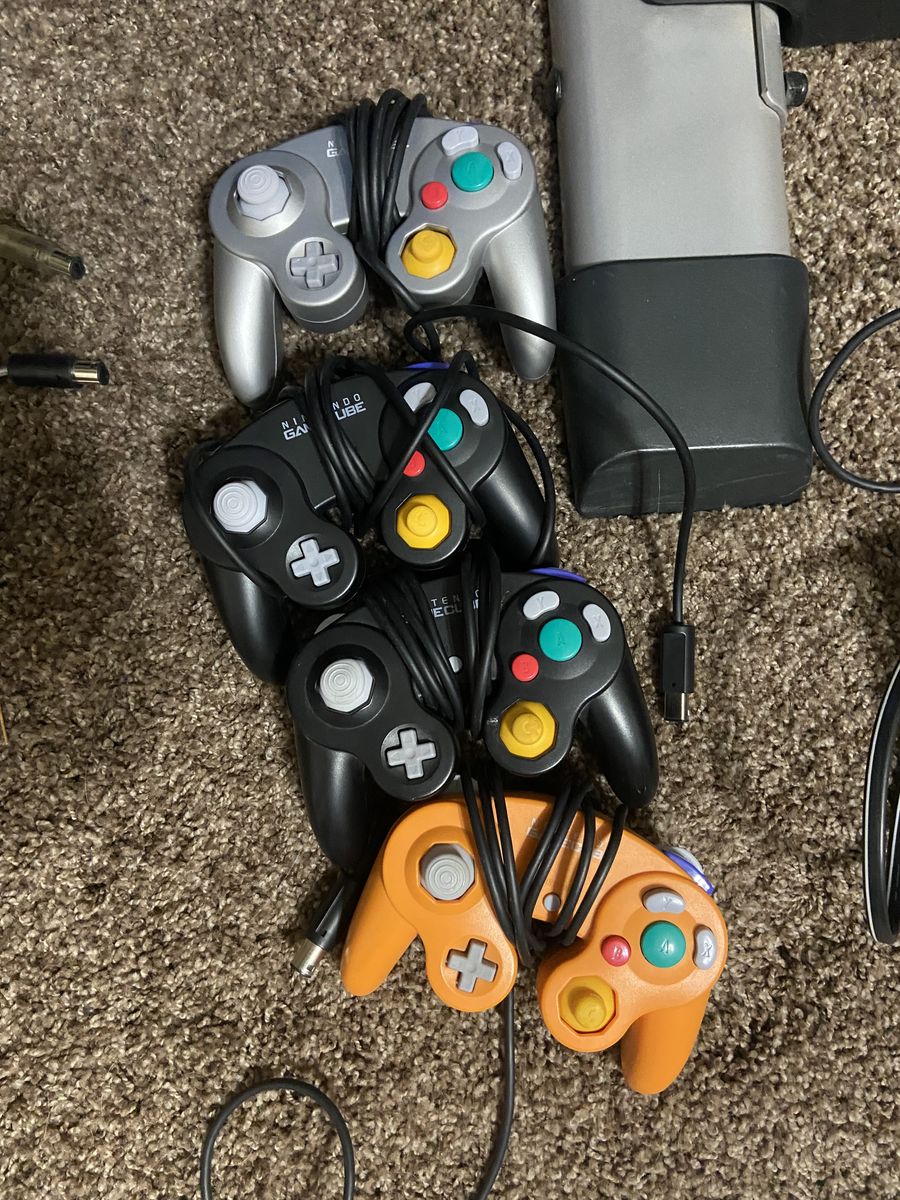 Nintendo GameCube Console Bundle with 4 Controllers and Mario Kart Double Dash