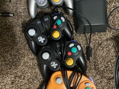 Nintendo GameCube Console Bundle with 4 Controllers and Mario Kart Double Dash