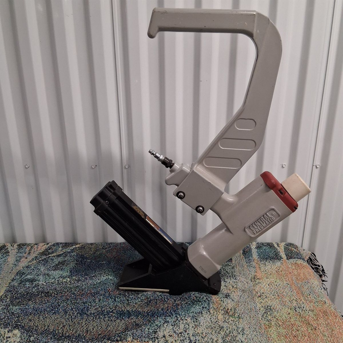 central pneumatic floor cleats nailer