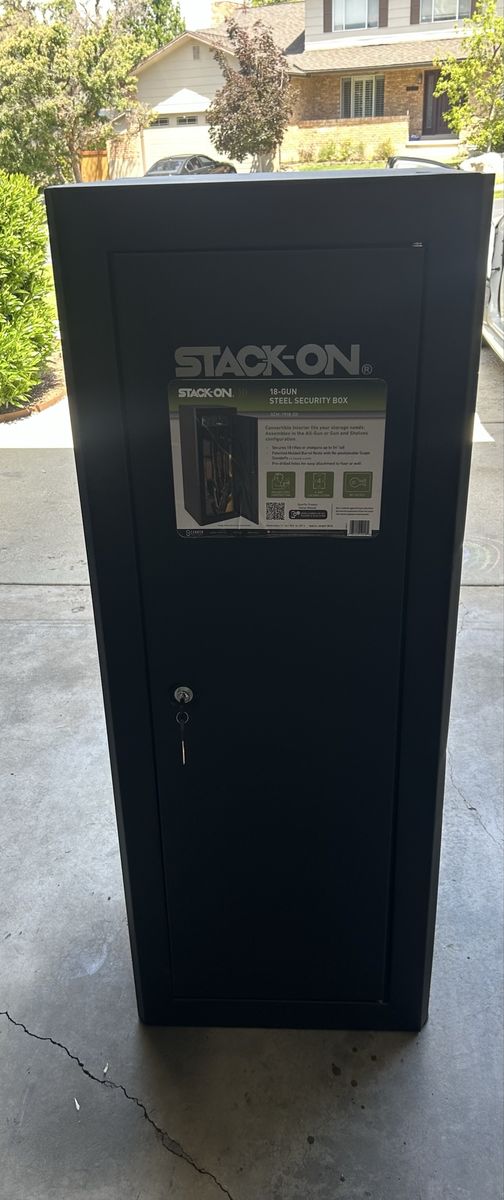 STACK-ON 18-Gun Steel Security Box