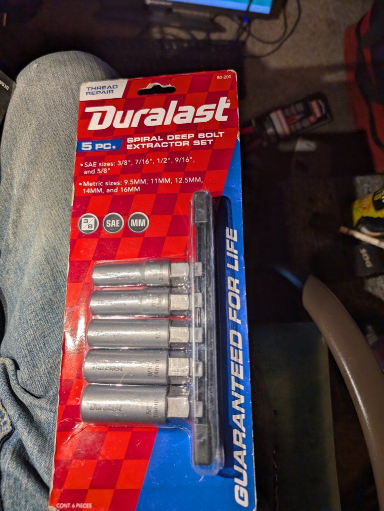 Bolt extraction set