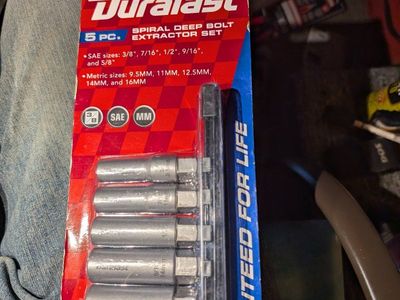 Bolt extraction set