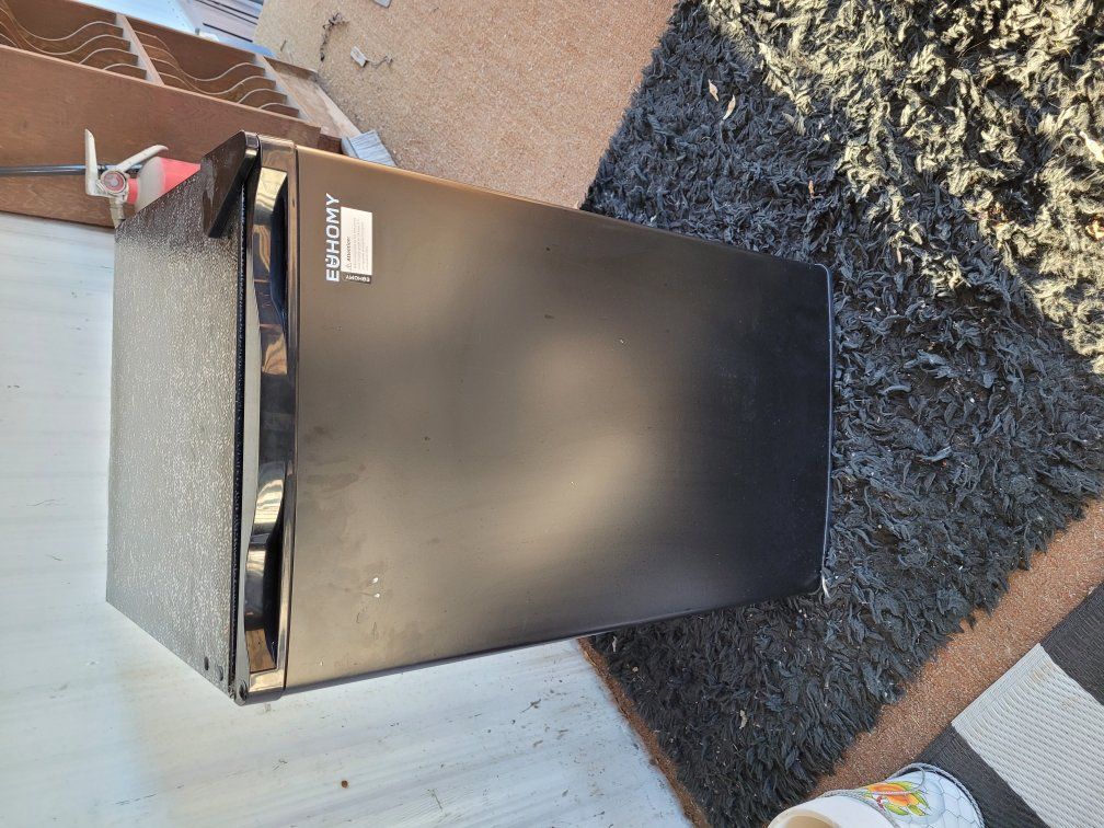 Euhomy mini fridge