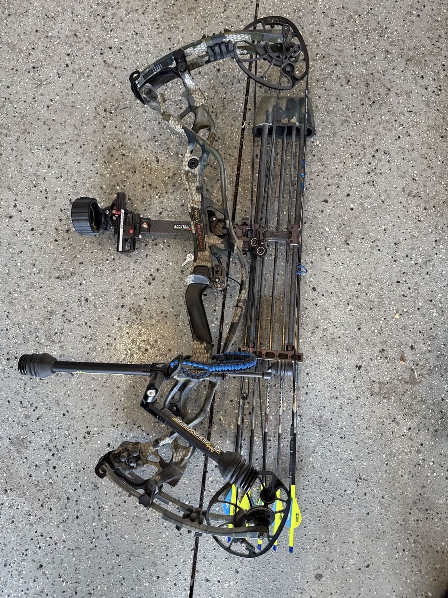 Hoyt Carbon RX-1 RedWRX Compound Bow with AccuTouch Carbon Pro Sight 5 Pin Quiver Bee Stinger Stabilizer