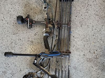 Hoyt Carbon RX-1 RedWRX Compound Bow with AccuTouch Carbon Pro Sight 5 Pin Quiver Bee Stinger Stabilizer