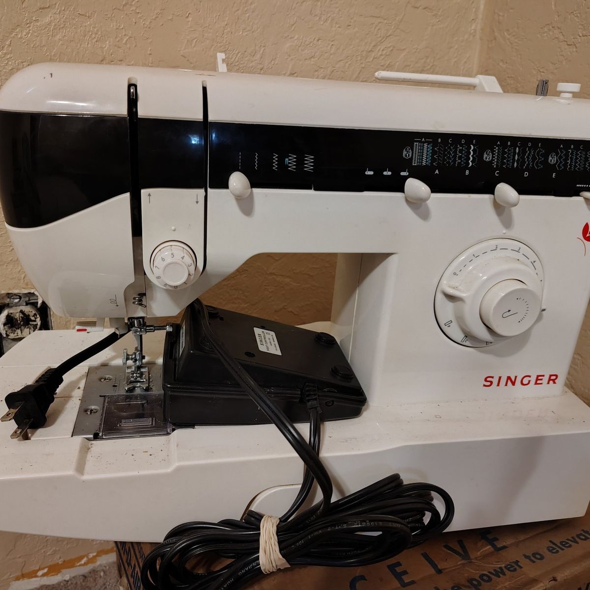 Singer sewing machine like new