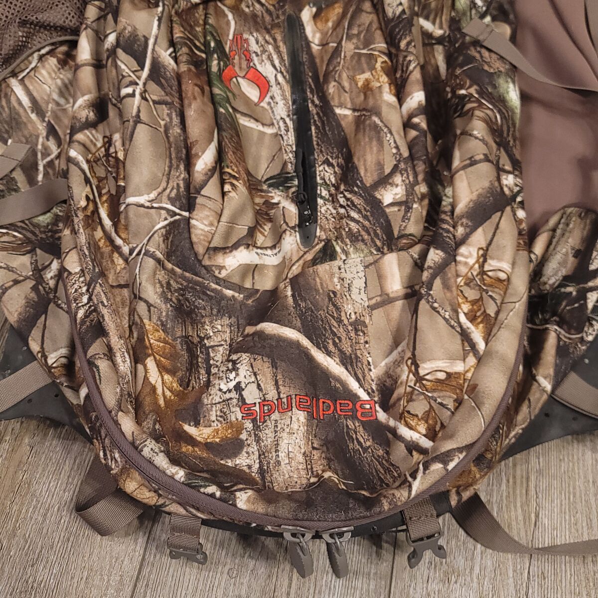 Badlands Hunting Hiking Outdoor Backpack Large Realtree AP Camo Camouflage Internal Frame