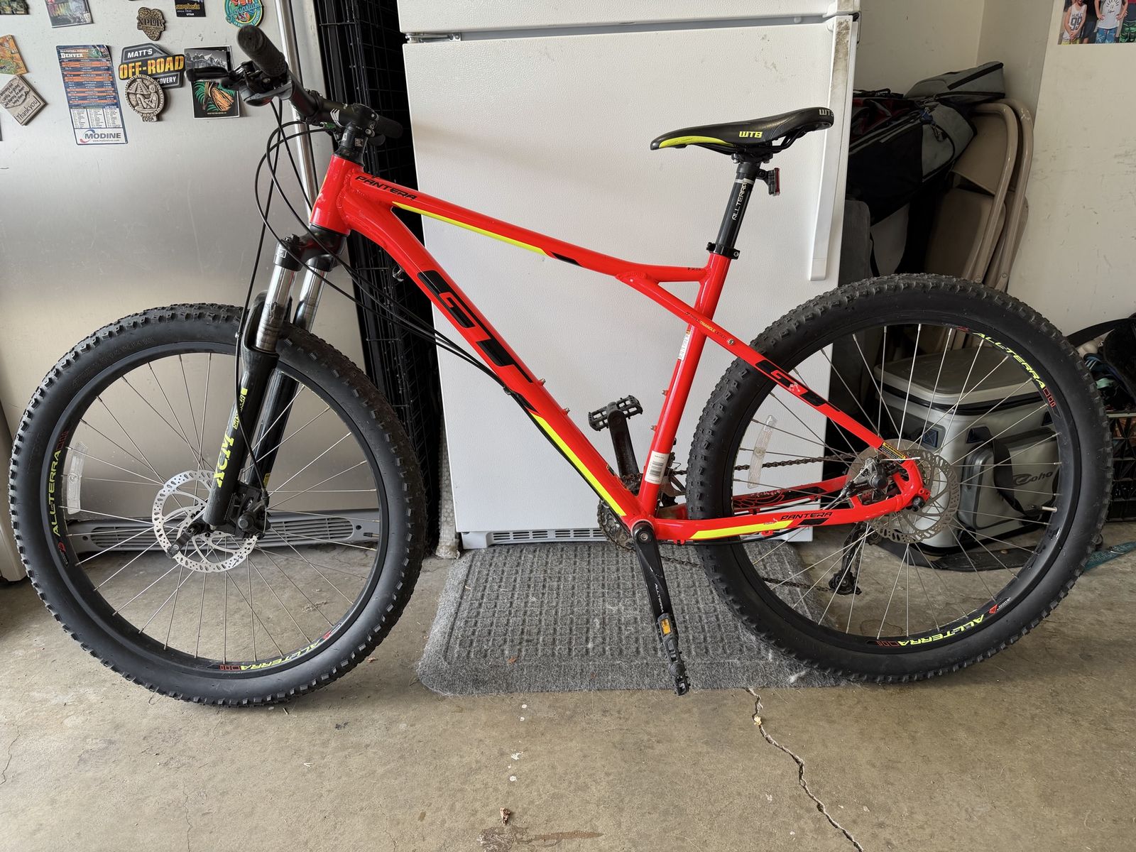 GT Pantera Mountain Bike – Large Frame – Fat Tires – Great Condition!