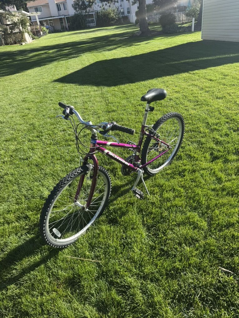 Schwinn Frontier Women’s 21-Speed Mountain Bike