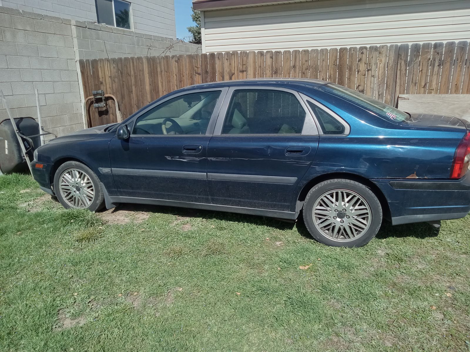 2001 Volvo S80 T6 $400