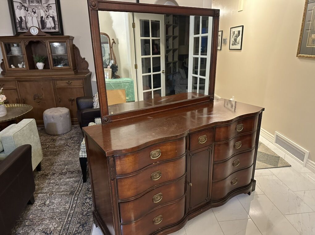 Drexel Heritage Bedroom Set $1200 Mahagoney