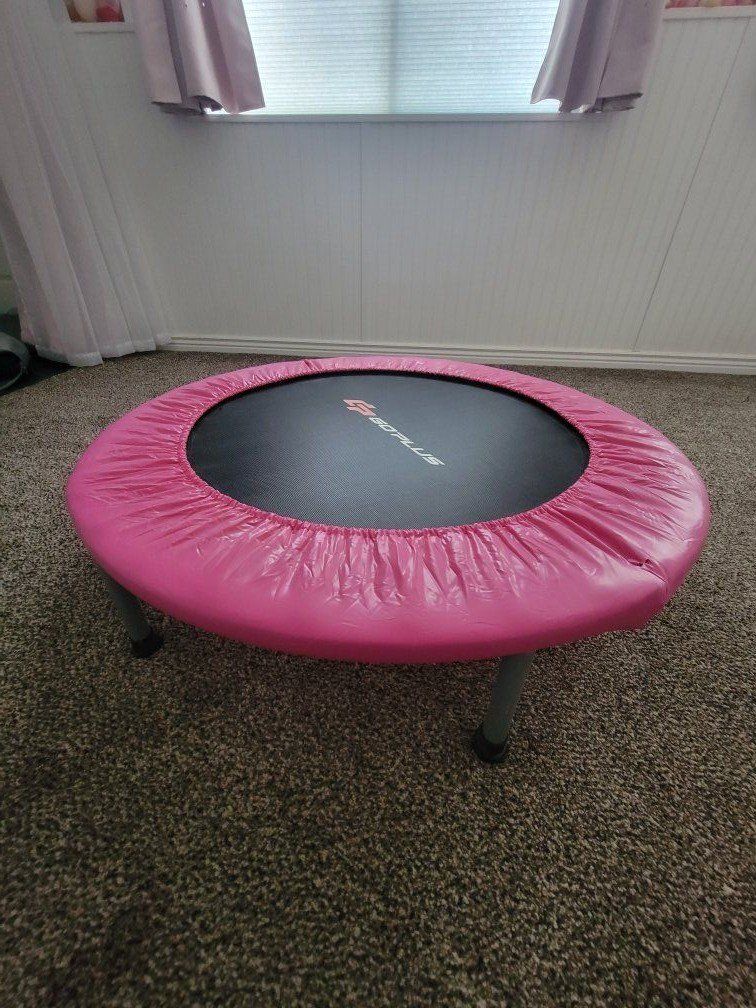 Small exercise trampoline